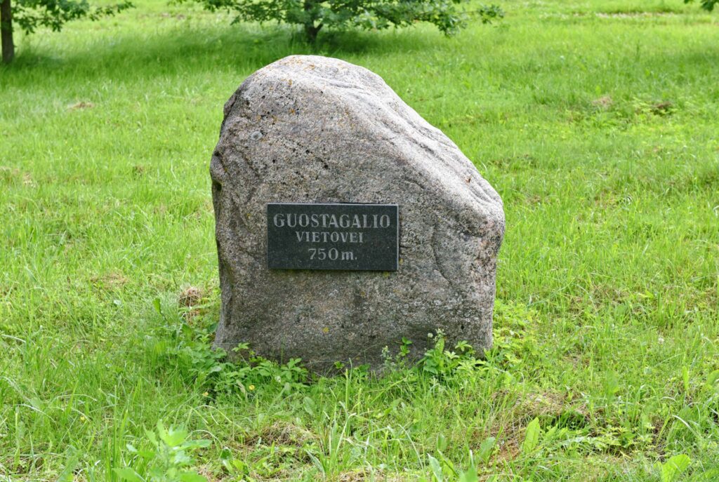 Paminklinis akmuo Guostagalio (Gascegole) vietovės paminėjimui
