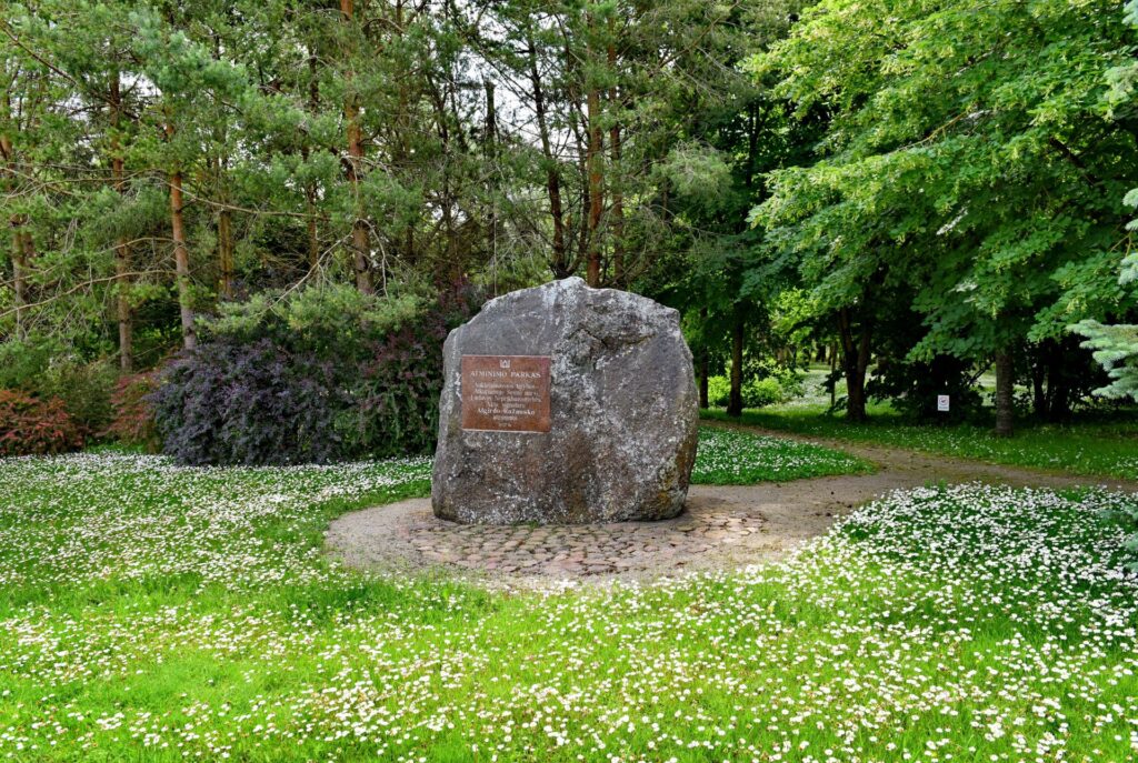 Algirdo Ražausko paminklinis akmuo ir atminimo parkas